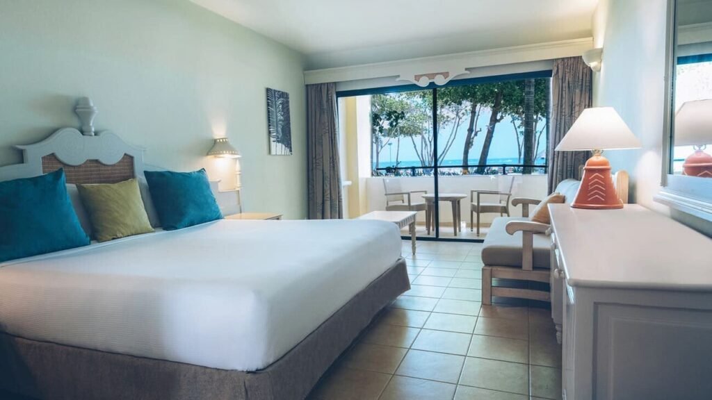 Vista de habitación con 1 cama en el Resort Iberostar Waves Costa Dorada.
